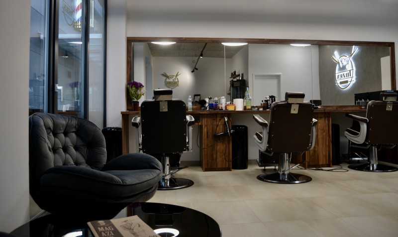 Tuzex barber shop