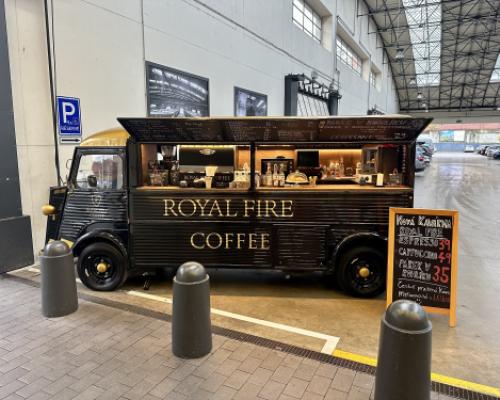 Přes 100 tis denně. Prodej pojízdné kavárny Citroen HY, s brandem "ROYAL FIRE", včetně webu, sítí, produktů a know how